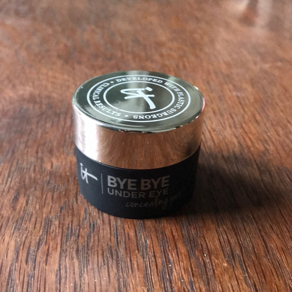 It cosmetics concealer DEEP